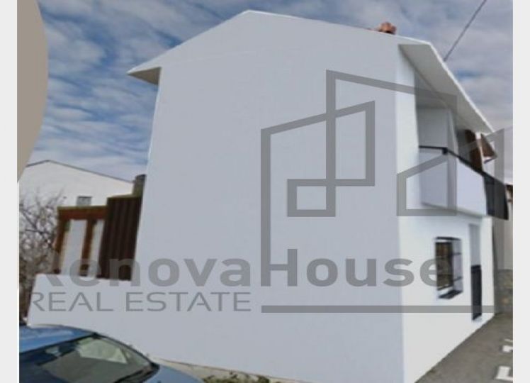 ΜΟΝΟΚΑΤΟΙΚΙΑ ΥΠΟ ΑΝΑΚΑΙΝΙΣΗ 