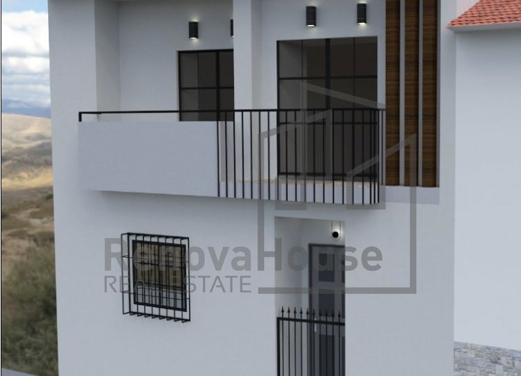 ΜΟΝΟΚΑΤΟΙΚΙΑ ΥΠΟ ΑΝΑΚΑΙΝΙΣΗ 